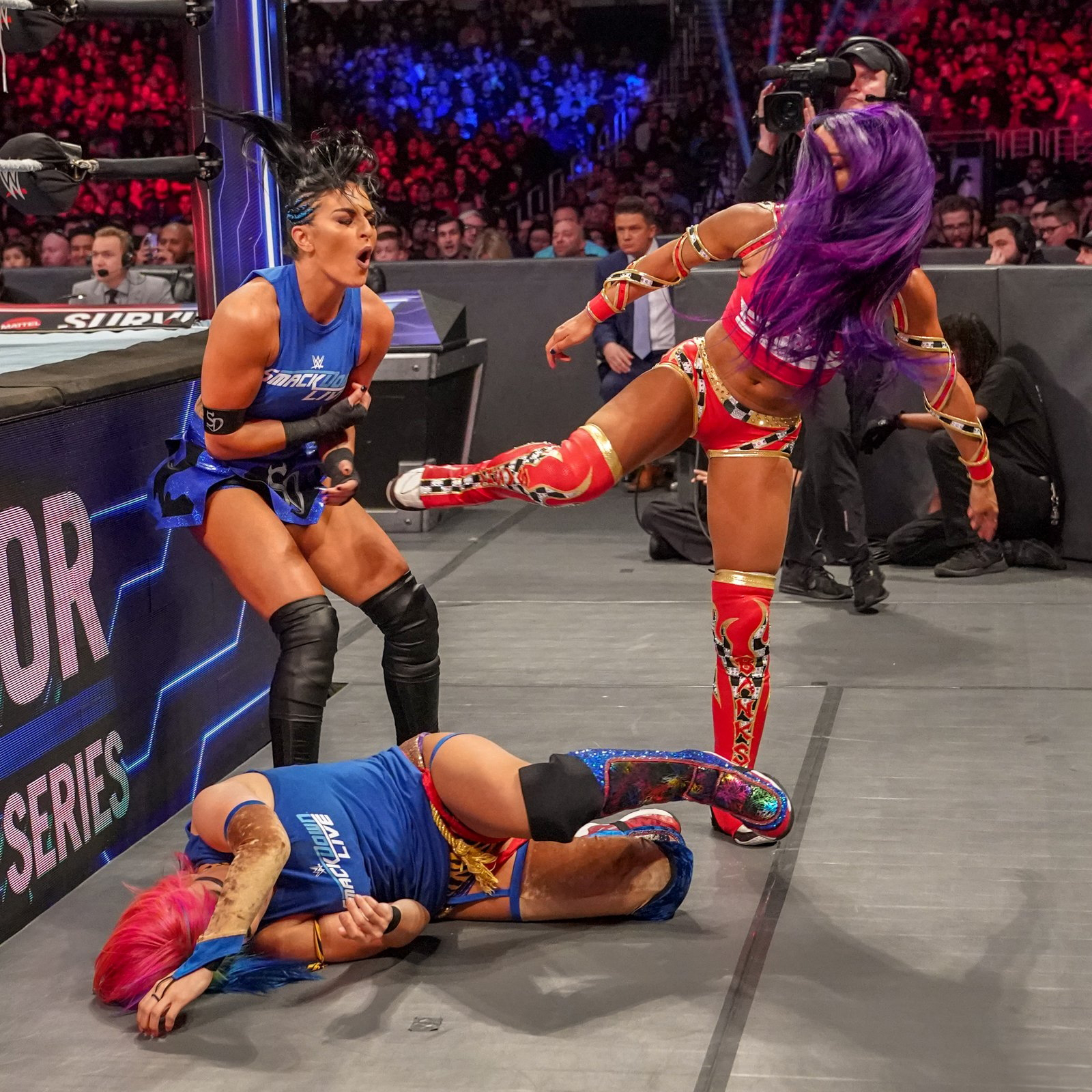 Team Raw vs Team SmackDown Gear (Signed) - Image 6